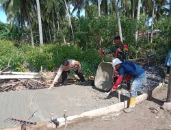 TNI-Polri Bersama Warga Gotong Royong Bangun Jalan Tani di Desa Adolang Dhua