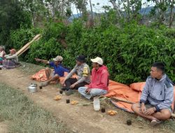 Giat Bhabinkamtibmas Polsek Pana Sambangi Warga Terdampak Longsor dan Salurkan Bantuan Sosial