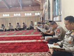 Kapolres Majene Gelar Tadarusan Bersama Personel dan Jamaah Masjid Nurul Ikhlas