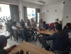 Kapolres Gowa Ngopi Bareng Bersama Rekan Rekan Media Di Salah Satu Warkop Depan Polres Gowa