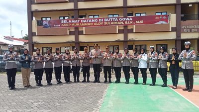 Kapolres Gowa Memberi Penghargaan kepada Tiga Polwan Yang Lagi Viral Di Publik