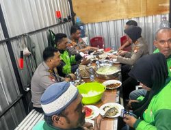 Dirbinmas Polda Sulsel Makan Bareng Sama Komunitas Ojol