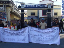 Aliansi Mahasiswa Pemuda Sul-Sel Geruduk Polrestabes Makassar, Desak Penjelasan soal DD 888 DS dan Dugaan Intimidasi Wartawan