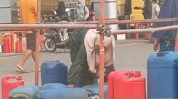 SPBU 74.922.01 Tepo Diduga Prioritaskan Pengisian Solar Menggunakan Jerigen Dengan Imbalan 10 Ribu Per Jerigen