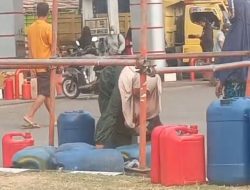 SPBU 74.922.01 Tepo Diduga Prioritaskan Pengisian Solar Menggunakan Jerigen Dengan Imbalan 10 Ribu Per Jerigen